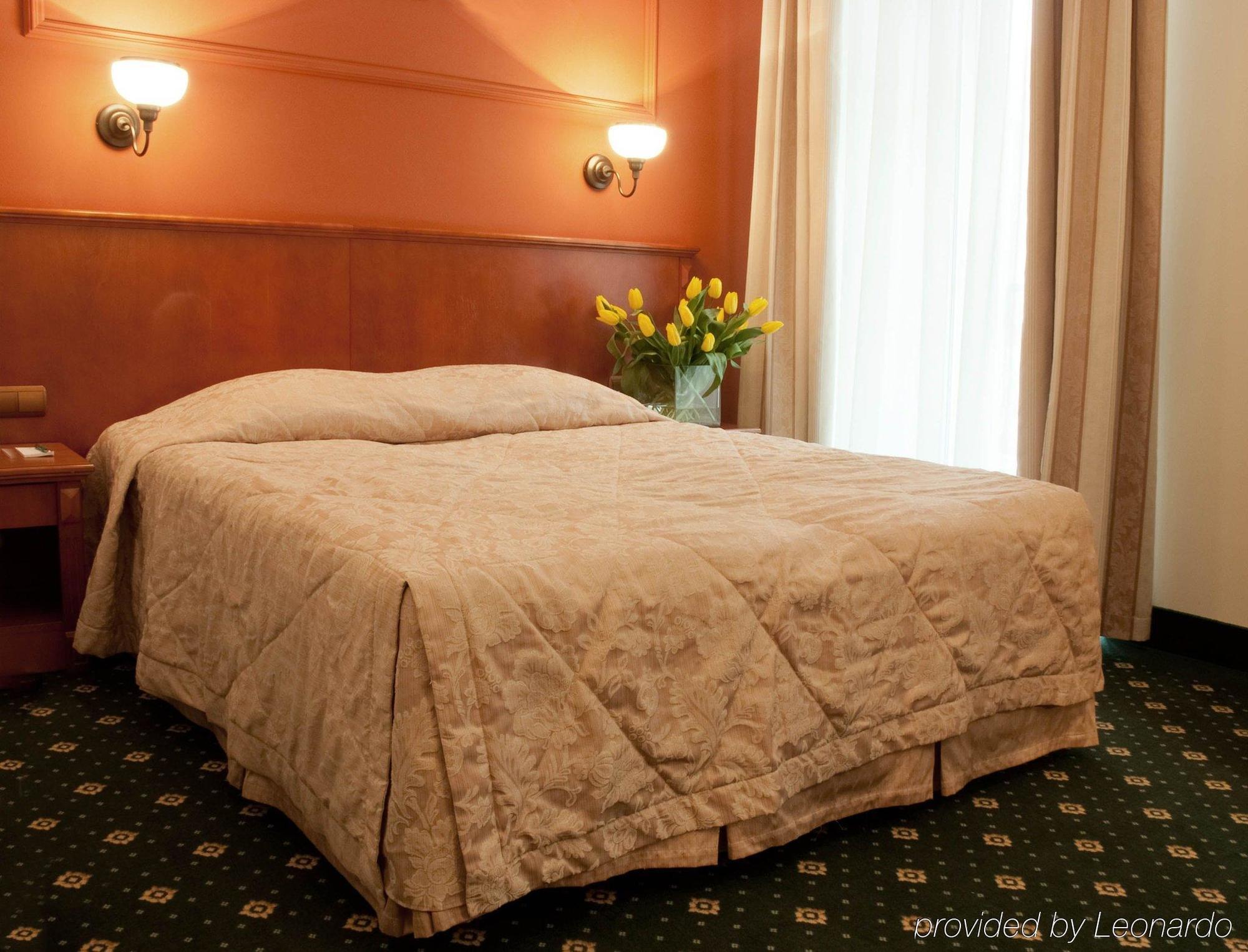 Hotel Hetman Warsaw Room photo
